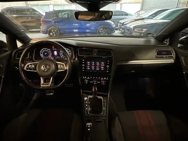Volkswagen Golf view 4