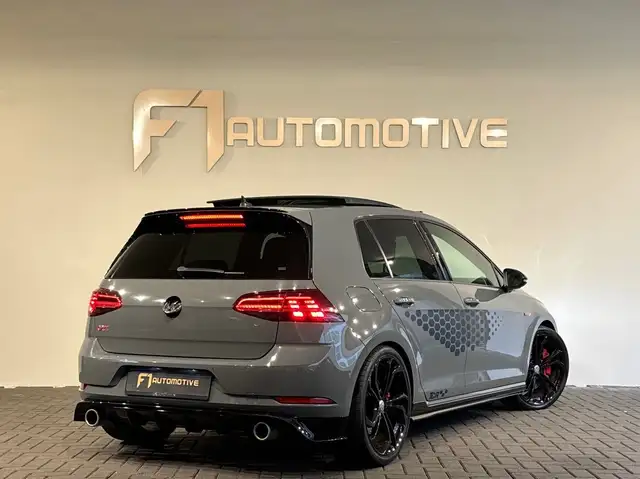 Volkswagen Golf view 3