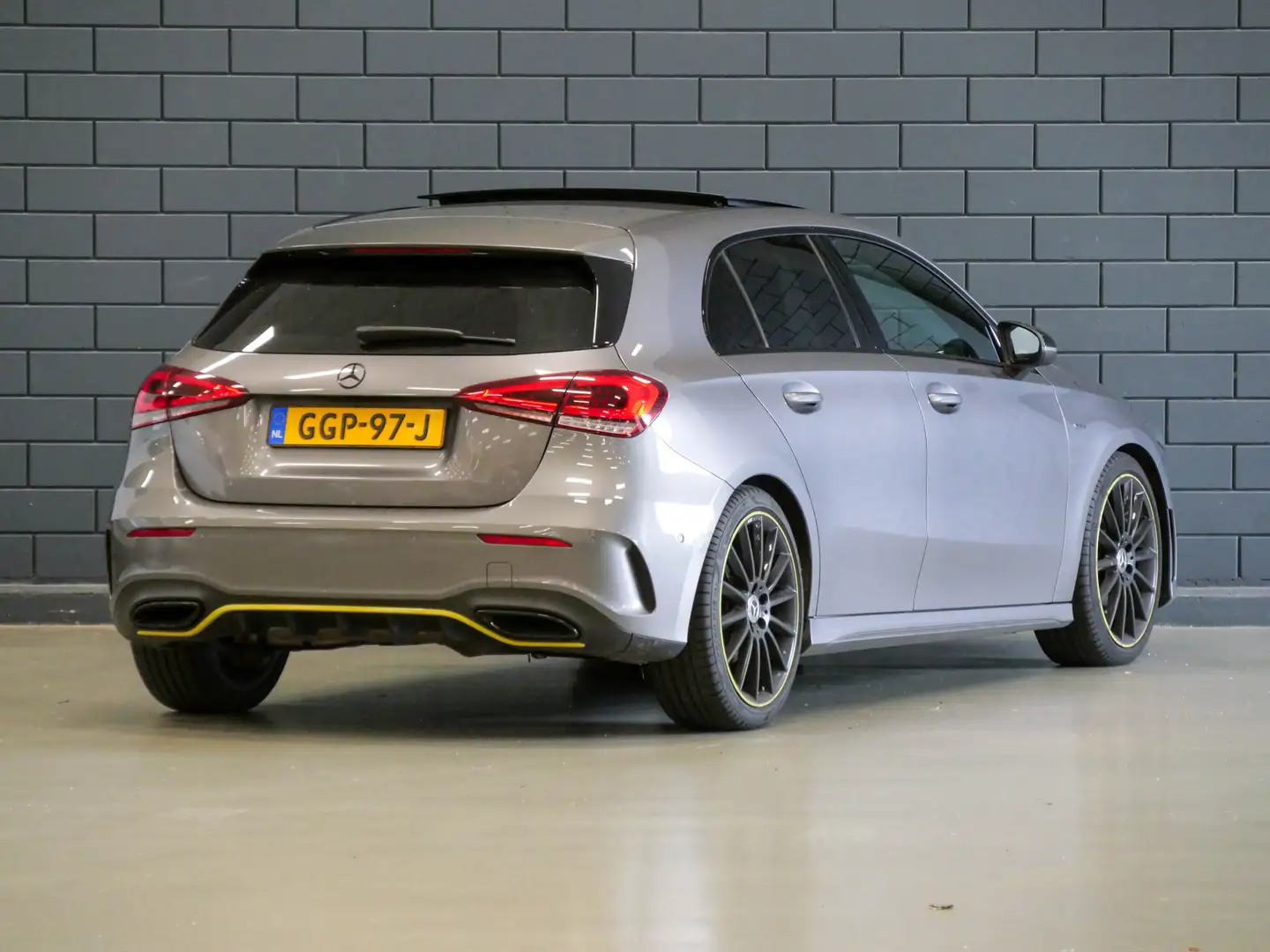 Mercedes-Benz A 200 AMG Edition One | PANODAK | CAMERA | NAVIGATIE | Grijs - 2