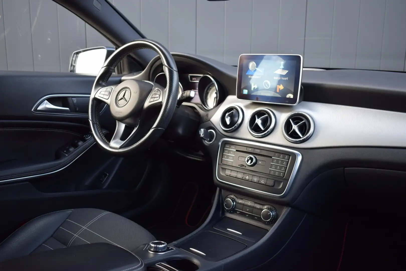 Mercedes-Benz CLA 180 Shooting Brake Automaat Ambition Bi-Xenon | Half L Noir - 2