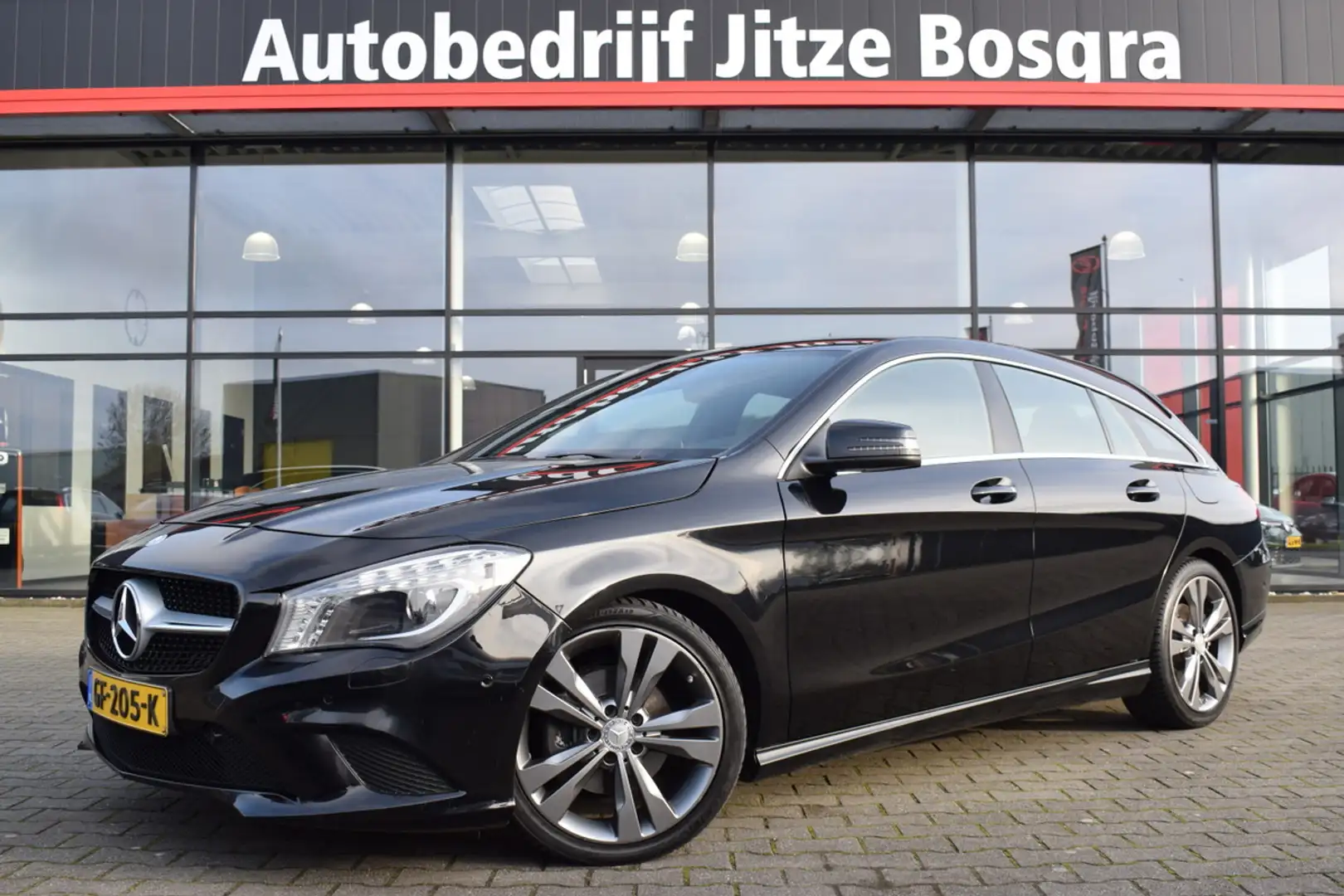 Mercedes-Benz CLA 180 Shooting Brake Automaat Ambition Bi-Xenon | Half L Noir - 1
