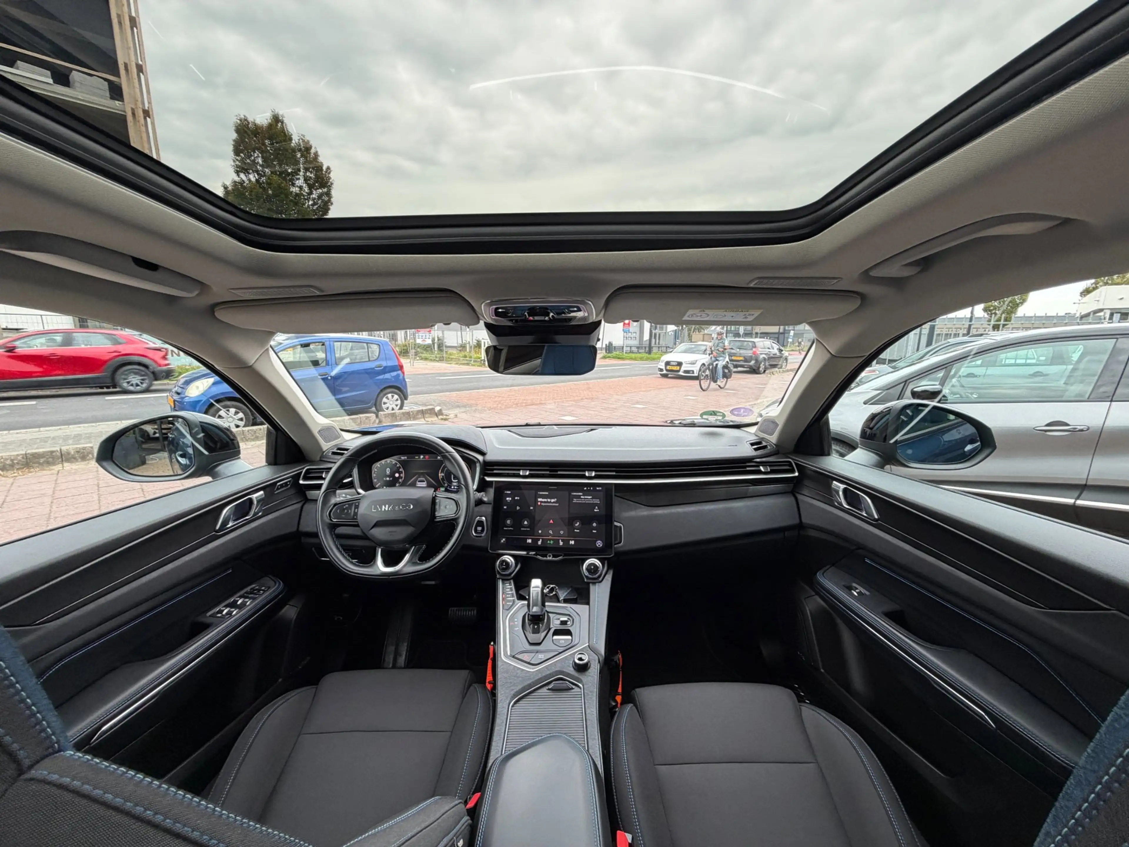 Lynk & Co 01 1.5 AUT|PANO|NAV|ACC|CAM|Trekhaak|SOH 94,61% — photo 2