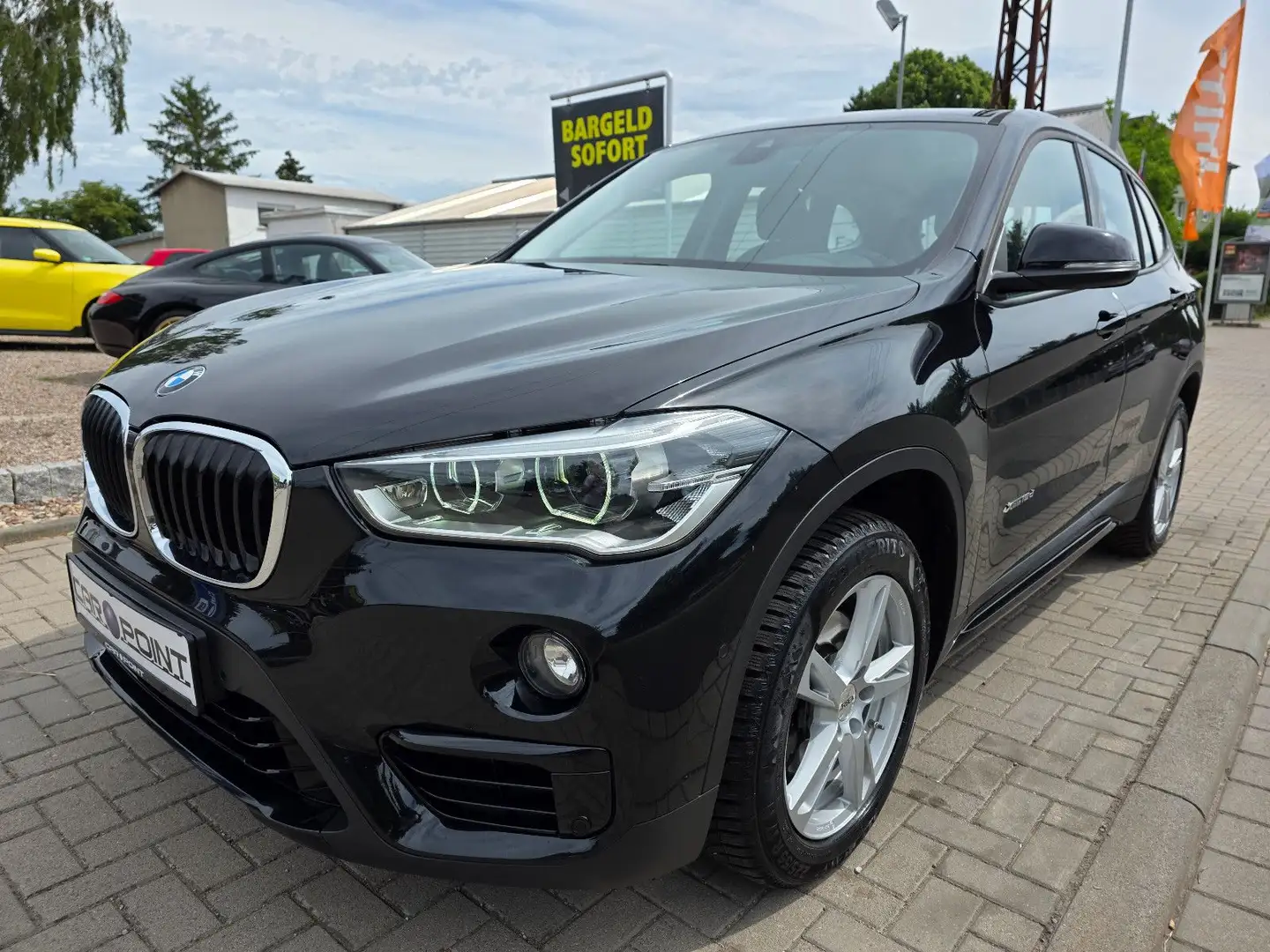 BMW X1 xDrive 18 d Sport Line Temp SHZ LED PDC Navi Schwarz - 2