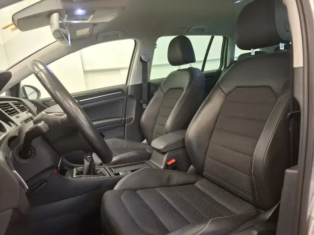 Volkswagen Golf view 8