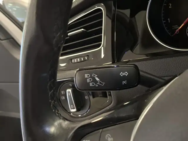 Volkswagen Golf view 14