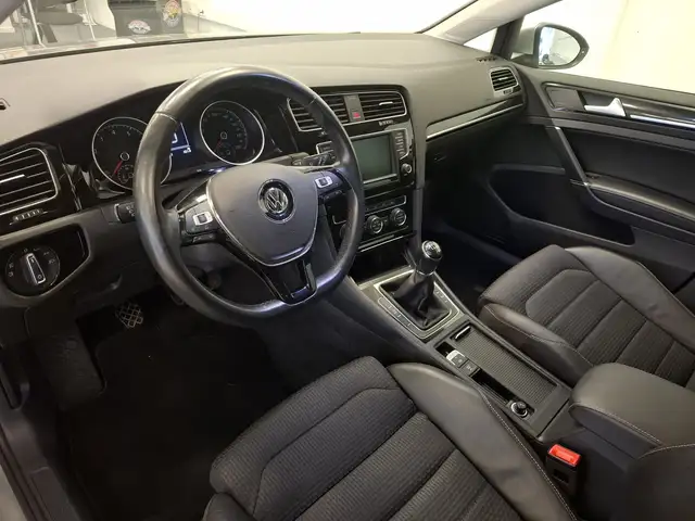 Volkswagen Golf view 9