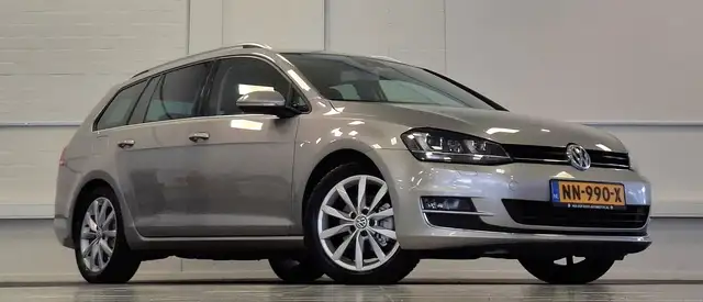 Volkswagen Golf view 2