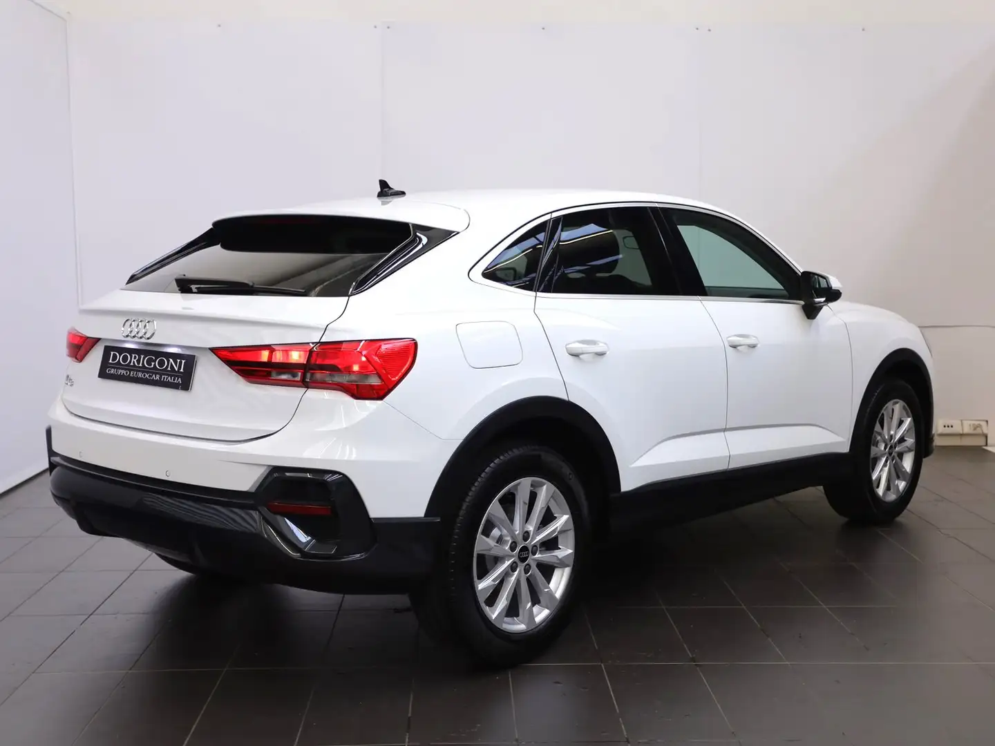 Audi Q3 sportback 35 1.5 tfsi s-tronic Wit - 2