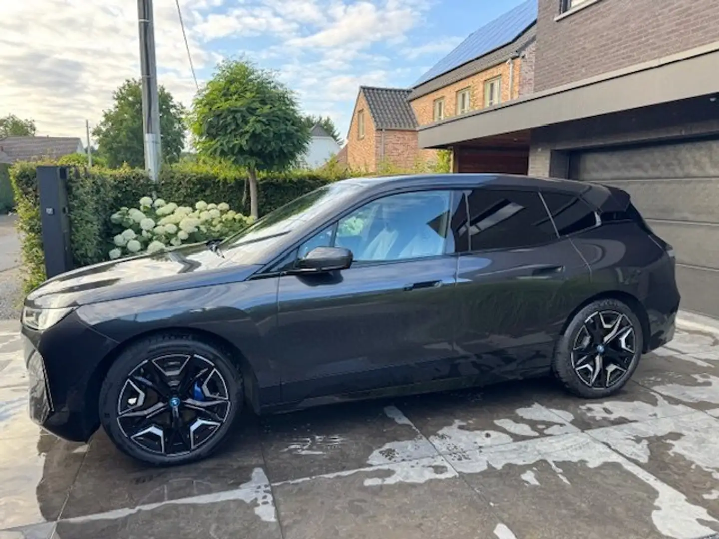 BMW iX iX xDrive50 -Pano - Headup - Massage seats Grijs - 2