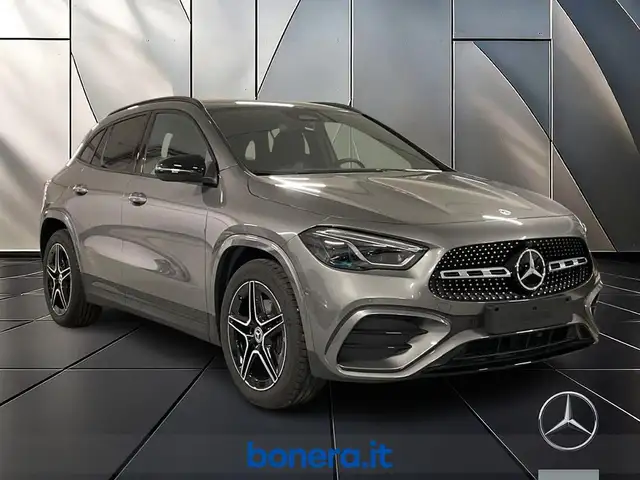 Mercedes-Benz Gla Class view 3