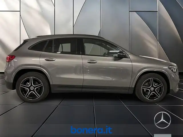 Mercedes-Benz Gla Class view 4