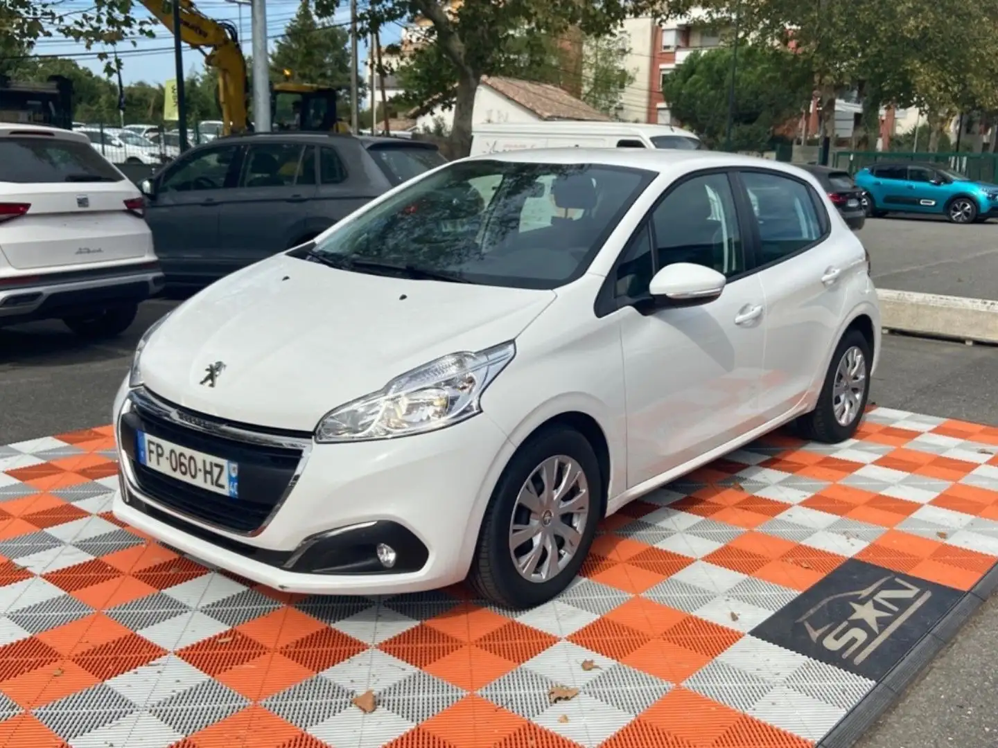 Peugeot 208 BlueHDi 100 PREMIUM PACK GPS 2PL Radar Білий - 1