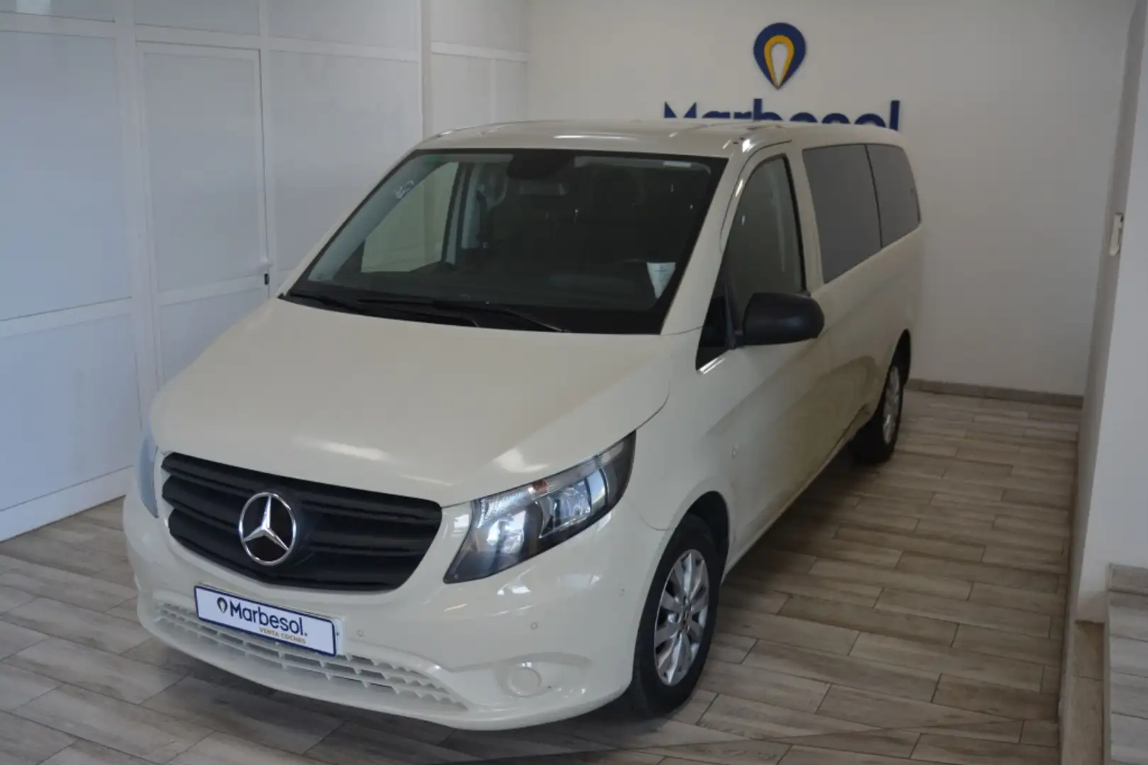Mercedes-Benz Vito Furgón 114CDI Larga Marrón - 2