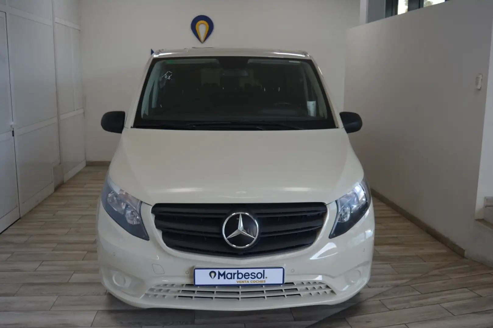 Mercedes-Benz Vito Furgón 114CDI Larga Marrón - 1
