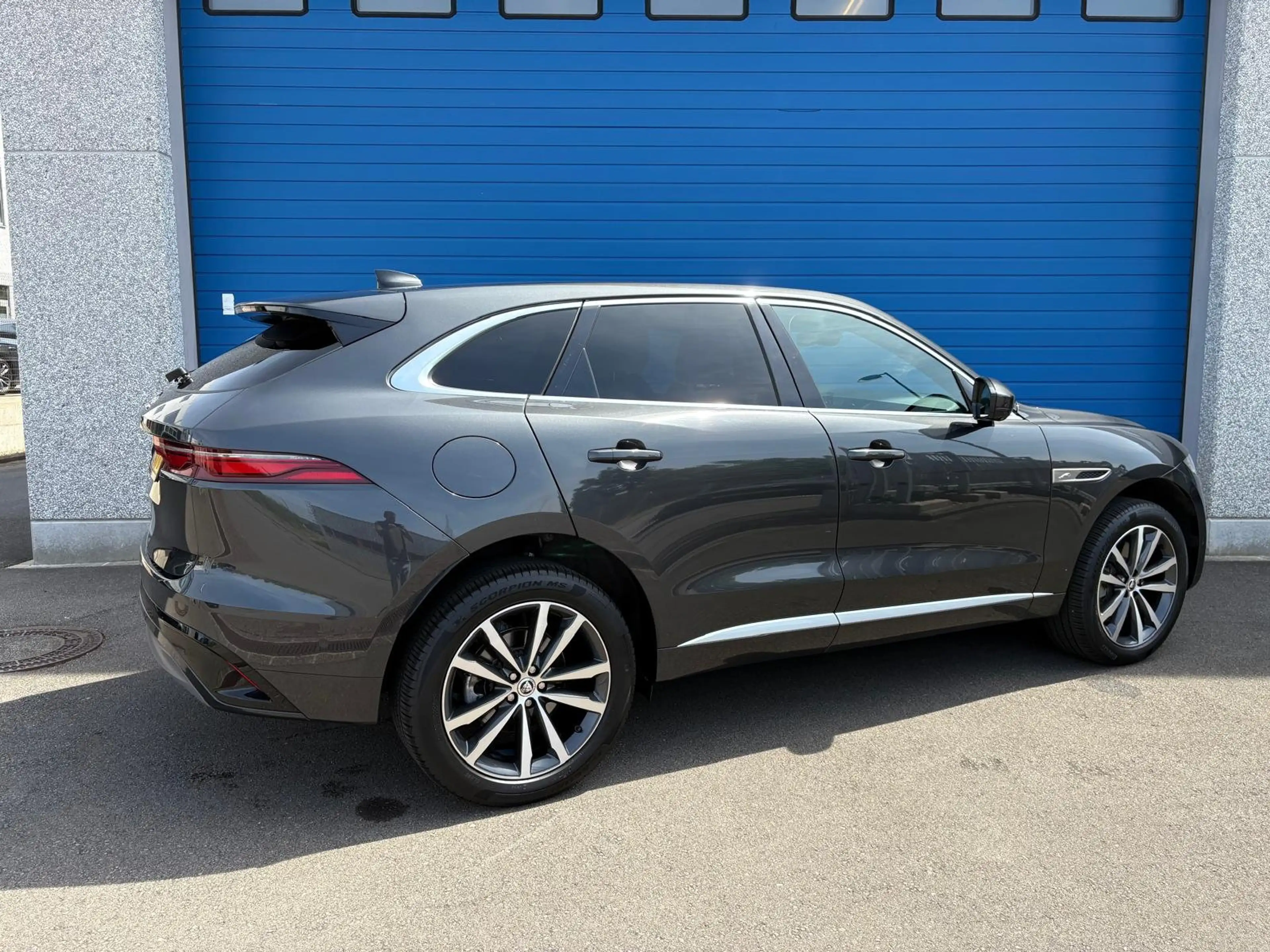 Jaguar F-Pace F-Pace P400 AWD R-Dynamic S — photo 3