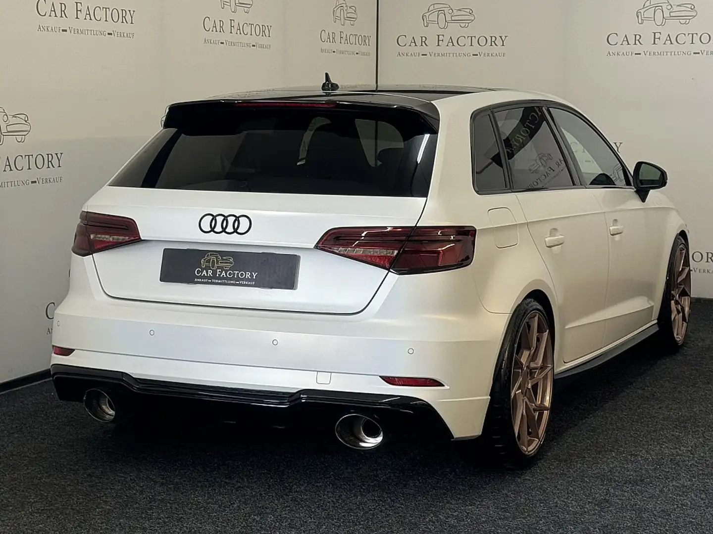 Audi A3 2,0 TFSI quattro sport S-tronic Wit - 2