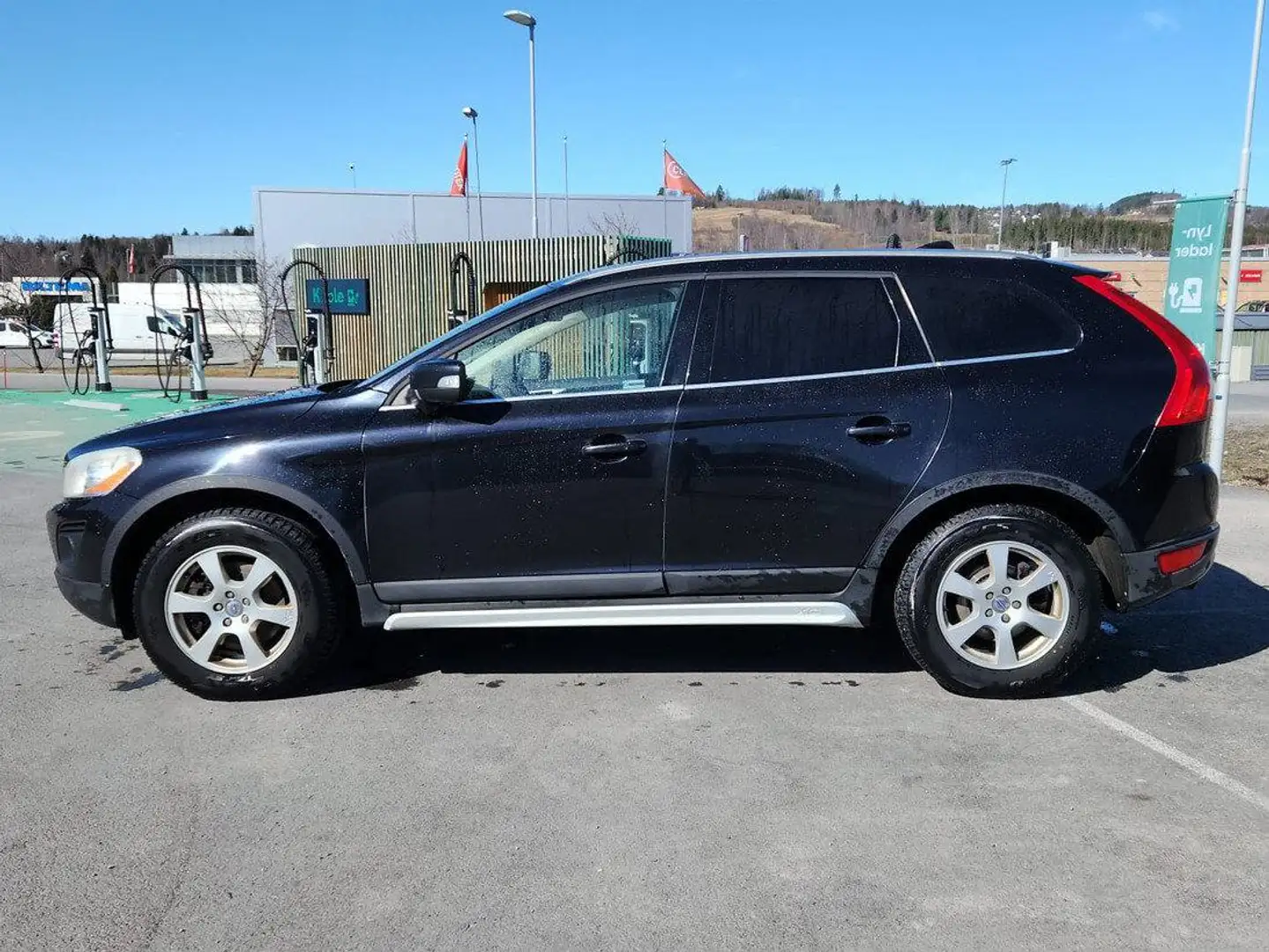 Volvo XC60 XC60 2.4 D Momentum Geartronic Zwart - 1