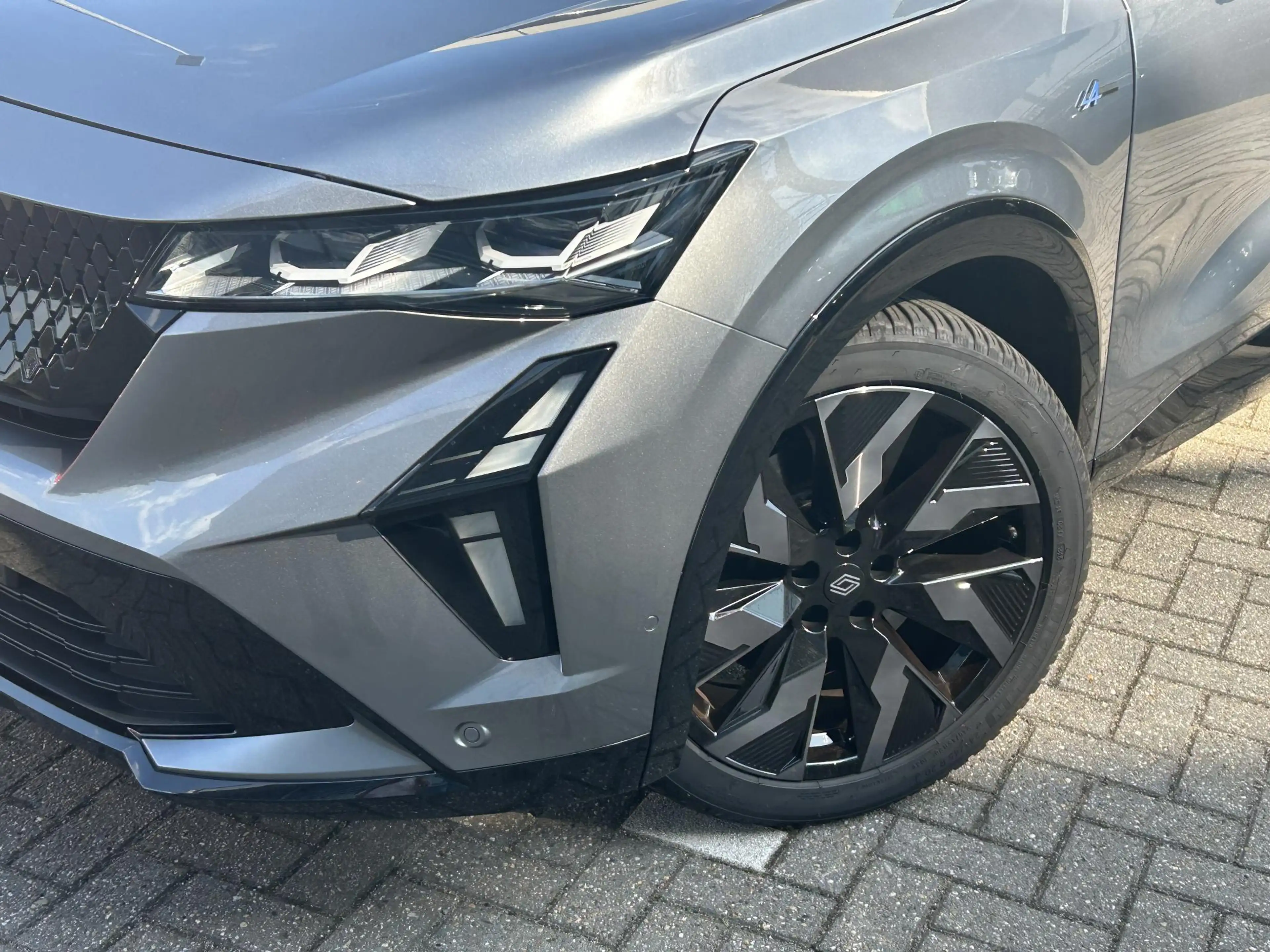 Renault Rafale 1.2 E-Tech 4x4 plug-in hybrid 300 esprit Alpine | — photo 2