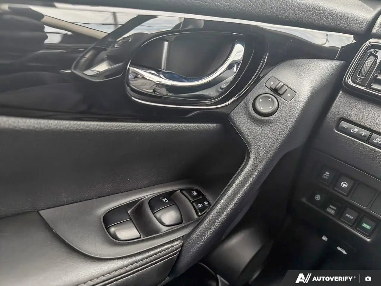 Nissan Qashqai снимка Nissan Qashqai
