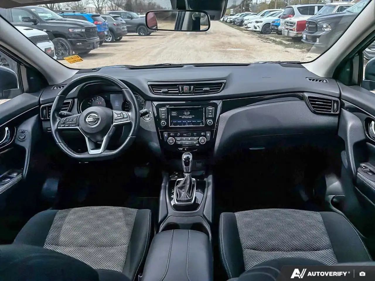 Nissan Qashqai снимка Nissan Qashqai