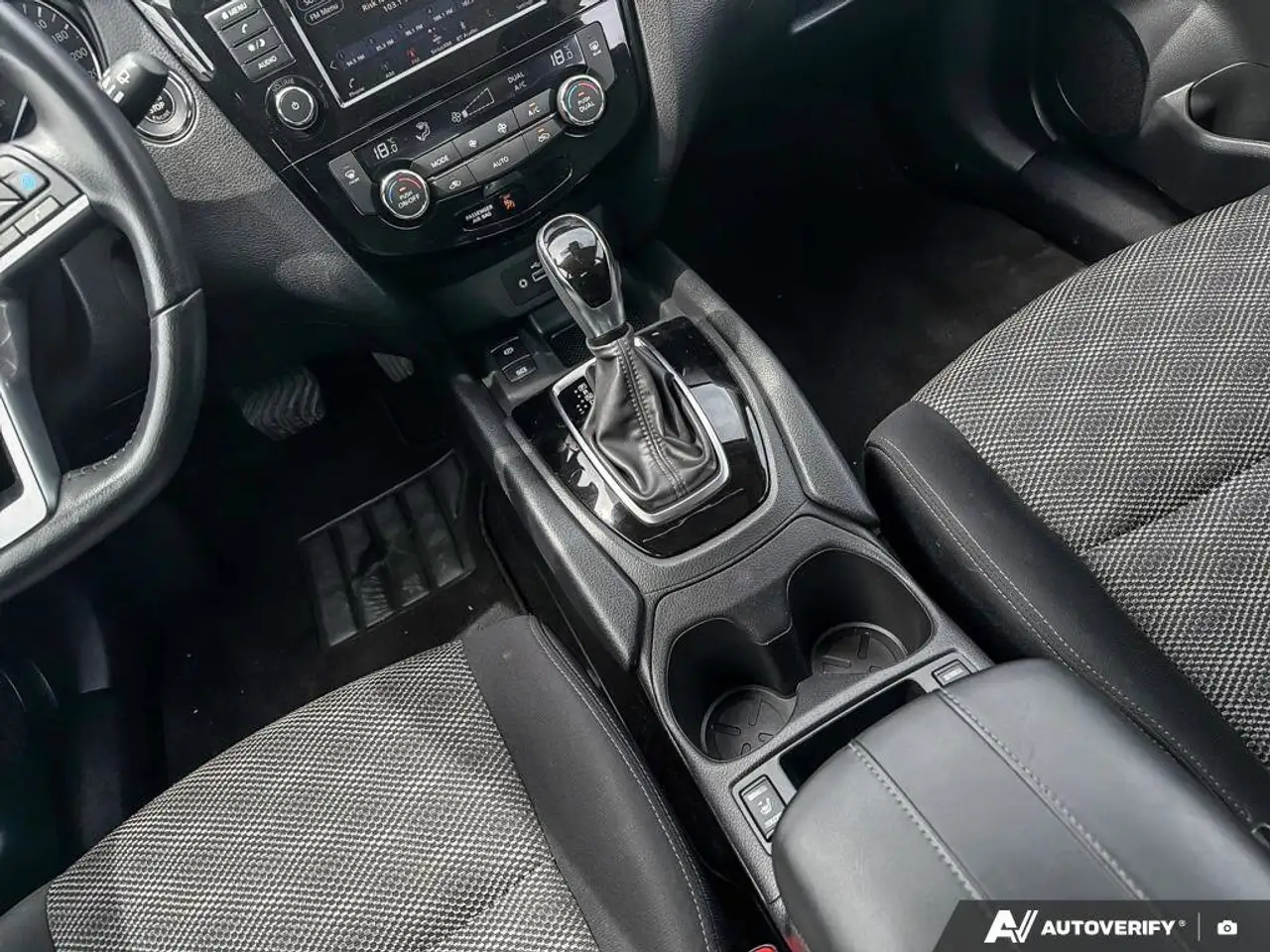 Nissan Qashqai снимка Nissan Qashqai