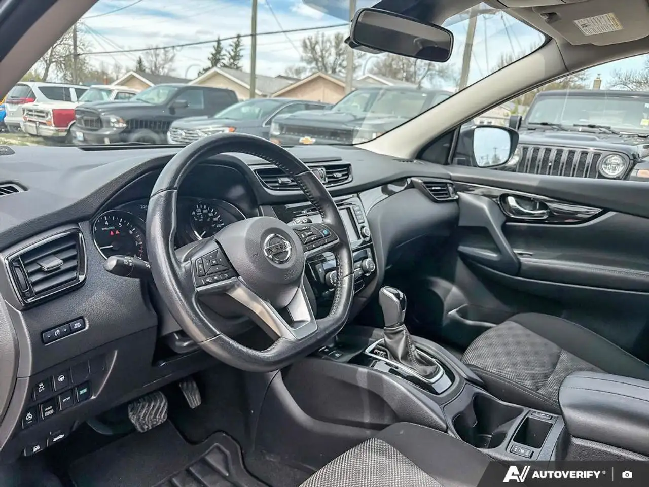 Nissan Qashqai снимка Nissan Qashqai
