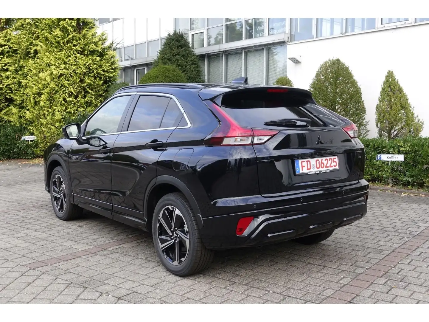 Mitsubishi Eclipse Cross Plus Select Black Hybrid 4WD 2.4 M Noir - 2