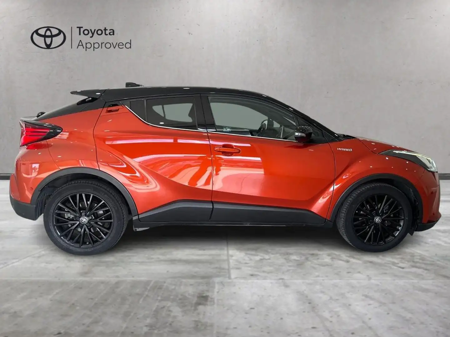 Toyota C-HR 2.0 Hybrid E-CVT Premiere Оранжевый - 2