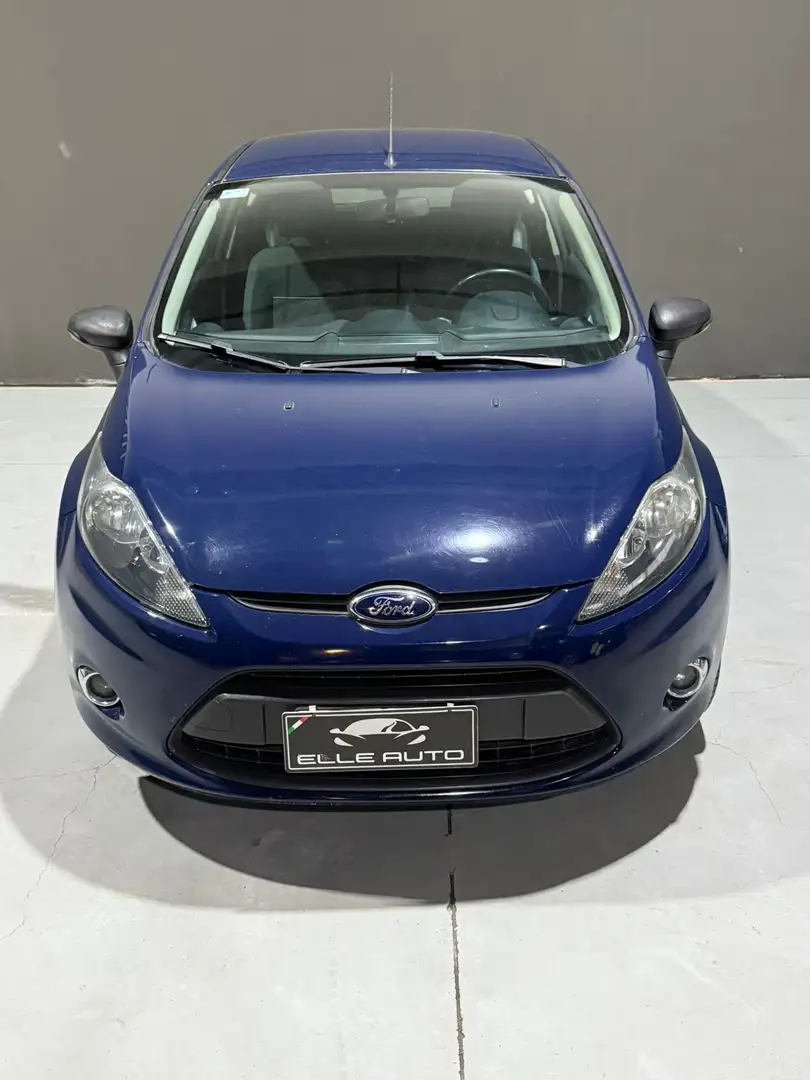 Ford Fiesta Fiesta VI 2008 3p 1.2 16v Titanium FL Blauw - 2