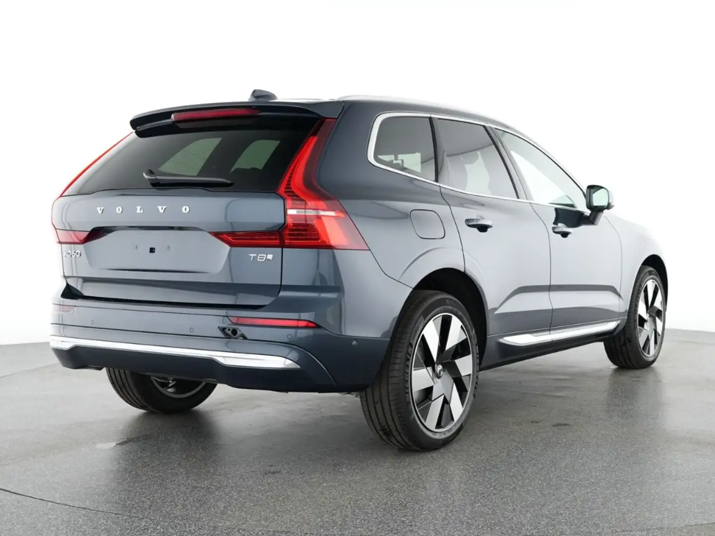 Volvo XC60 Plus Bright Recharge Plug-In Hybrid AWD StandHZG D Blau - 2