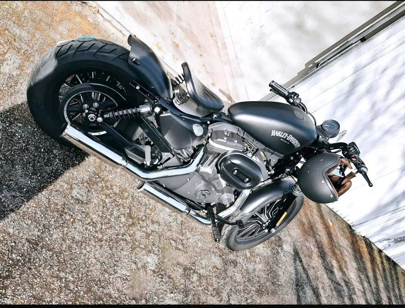 Harley-Davidson Iron 883 Negro - 1