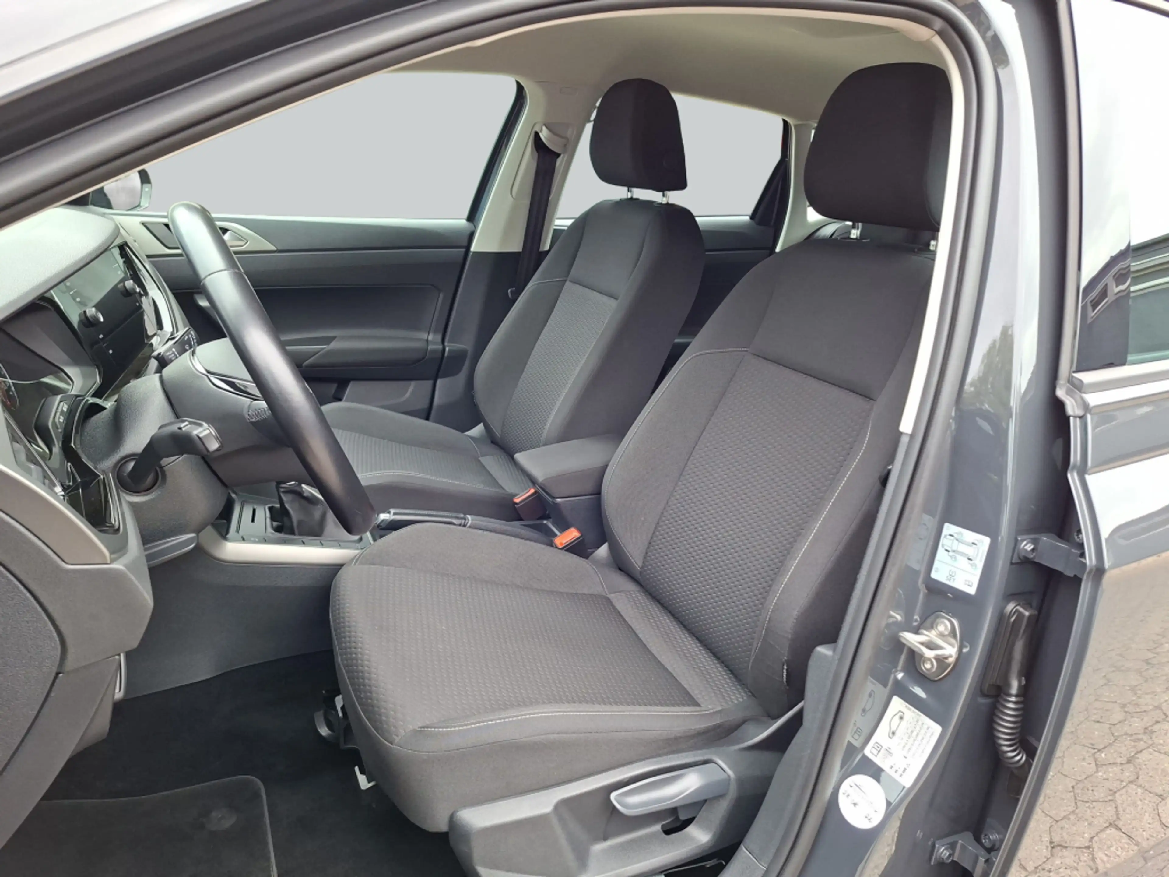 Volkswagen Polo 1.0 Comfortline GJR KLIMA APP — photo 13