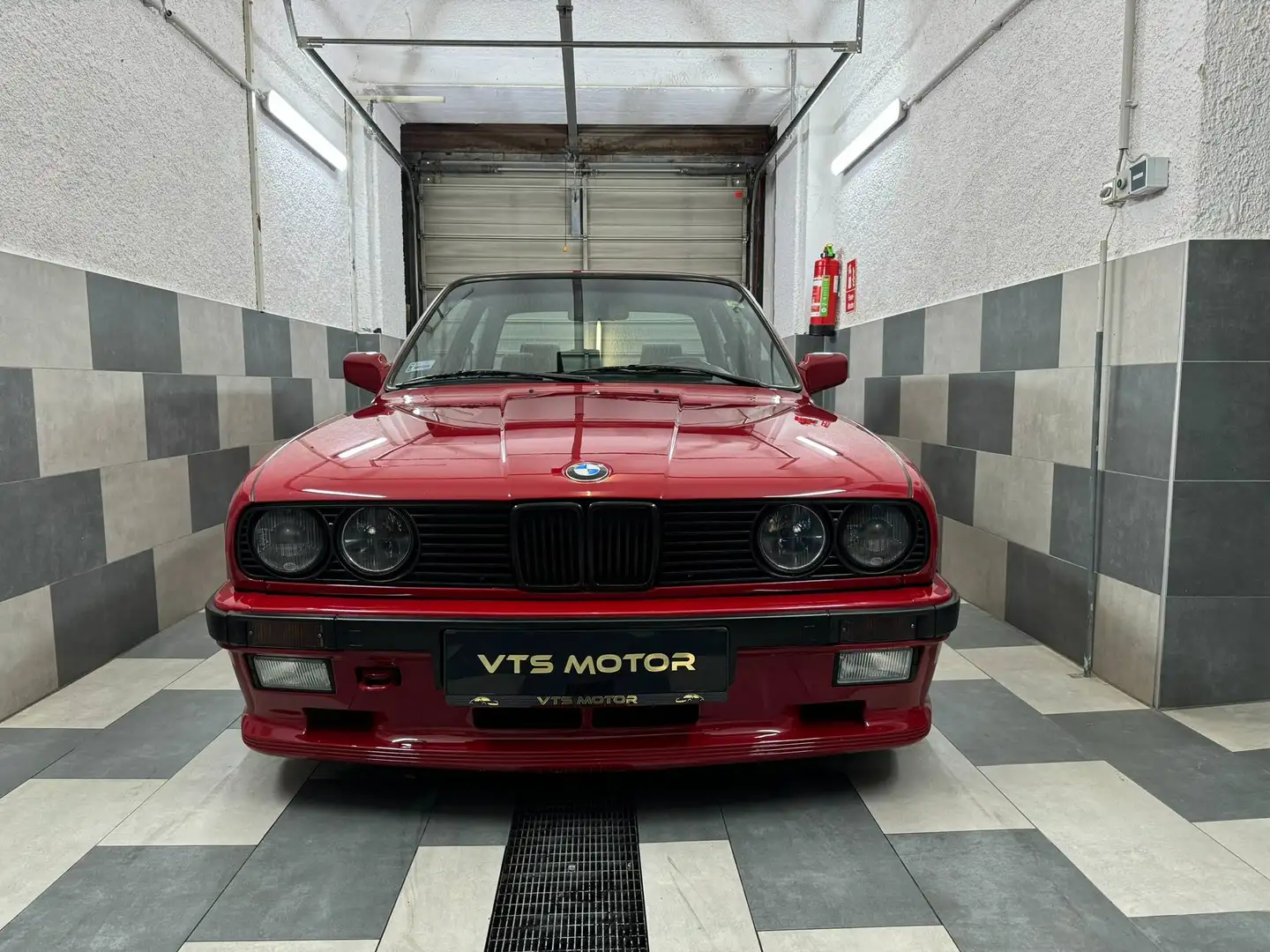 BMW 325 E30 m54b30 Rot - 1