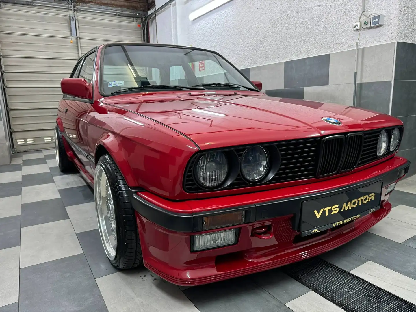 BMW 325 E30 m54b30 Rot - 2