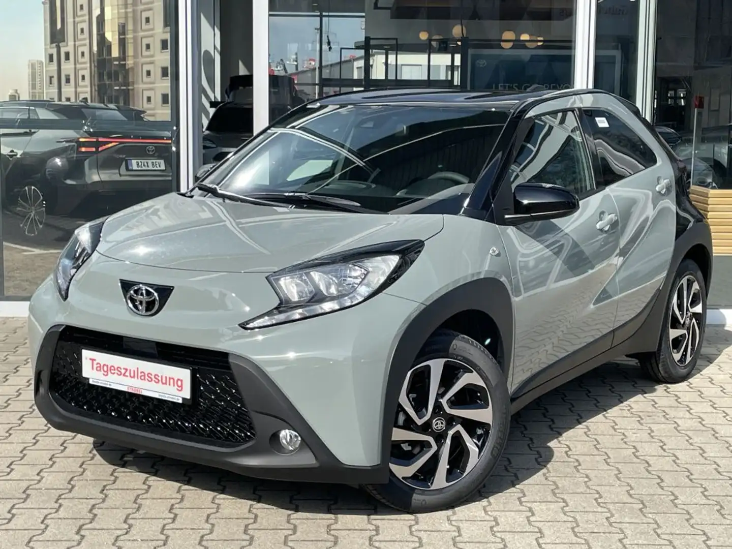 Toyota Aygo X S-CVT Teamplayer Gri - 2