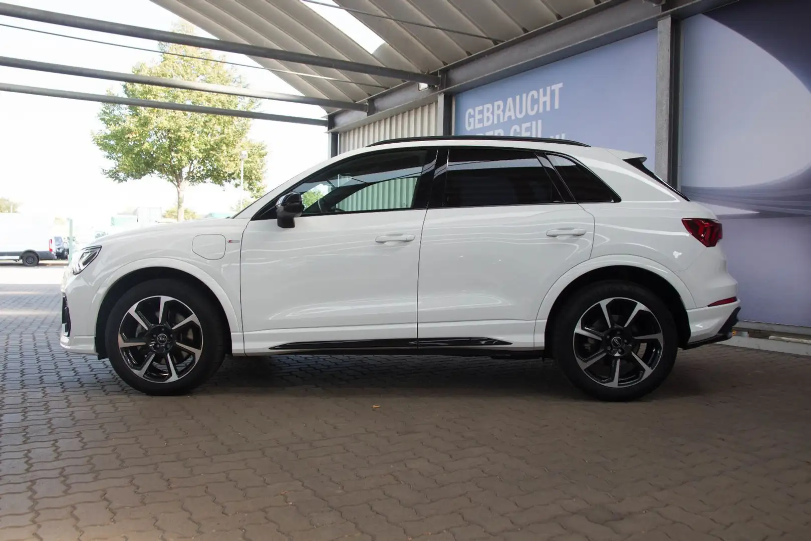 Audi Q3 Sportback 45 TFSI e S-Line NAVI/OPT-BLACK/LED Weiß - 2