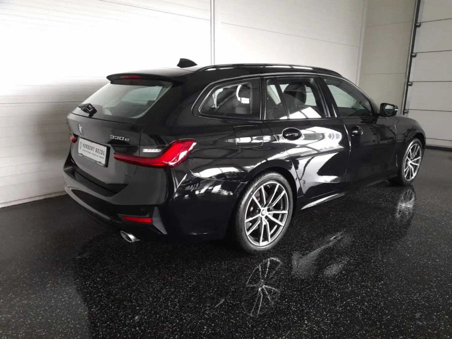 BMW 330 e Touring SPORT LINE PHEV 4x4 Aut *18 ZOLL / VOLL LED / NAVI / LIVE COCKPIT PROF. / AHK / DCC / TEILLEDER / E-KLAPPE* Schwarz - 2