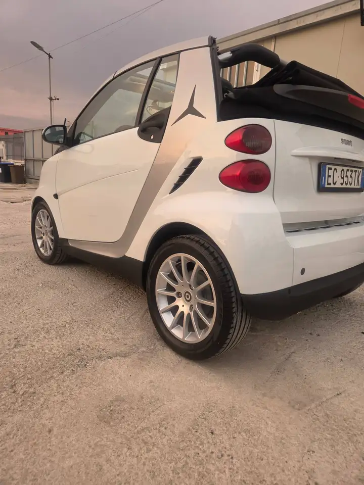 smart forTwo 1000 benzina — photo 1 of 15