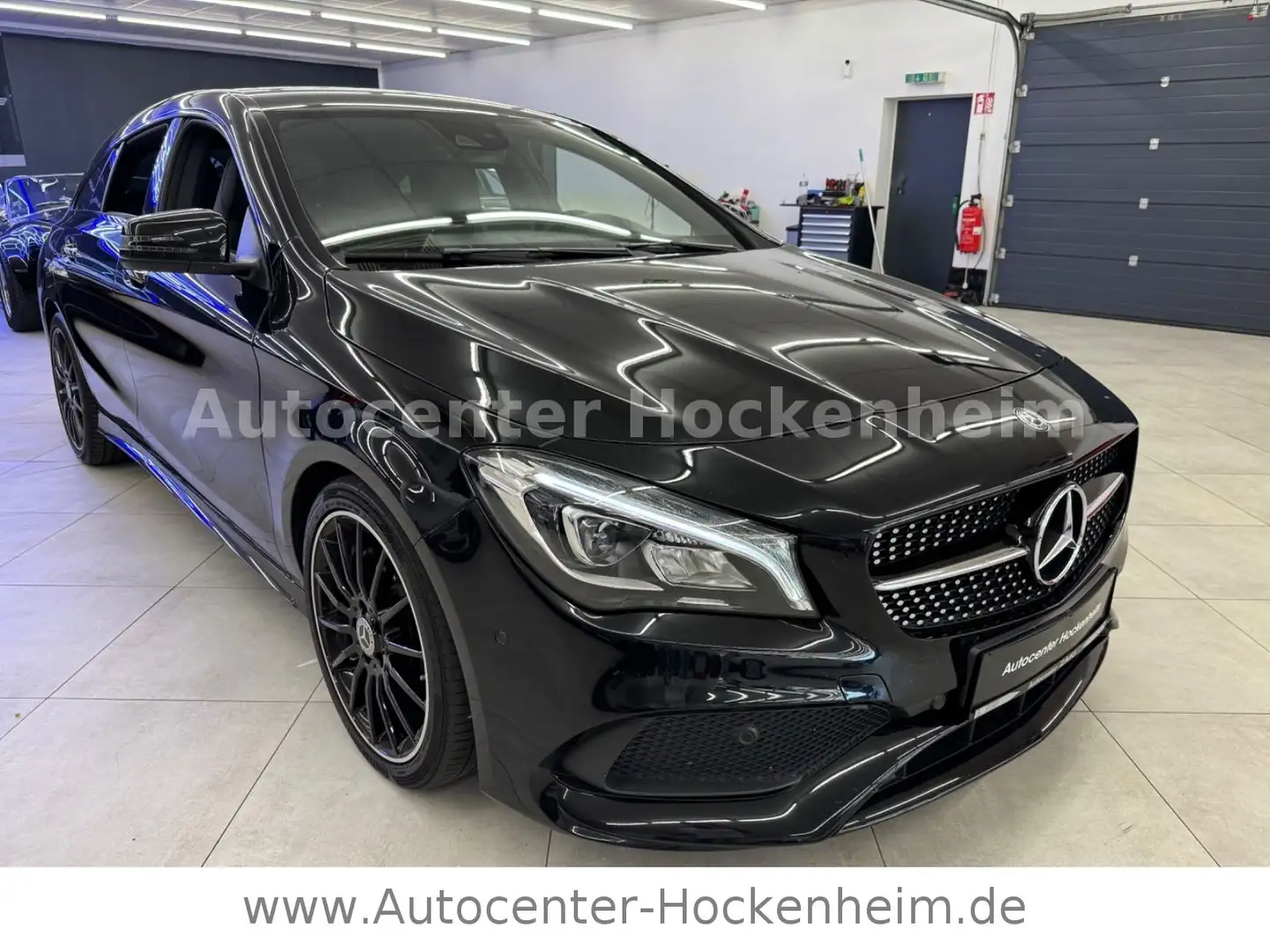 Mercedes-Benz CLA 200 CLA -Klasse Shooting Brake CLA 200 AMG Schwarz - 1