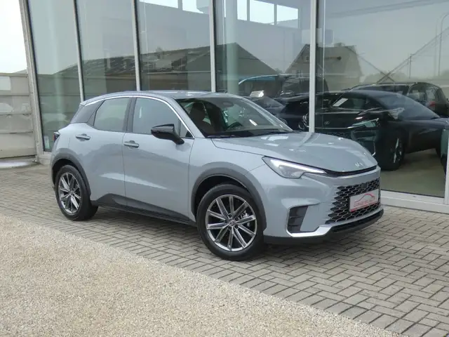 Lexus LBX Hybrid RELAX +COGNAC LEDER +Elektrische zetel +Stoelmemory +Zetelverwarming +Stuurwielverwarming +Dodehoek