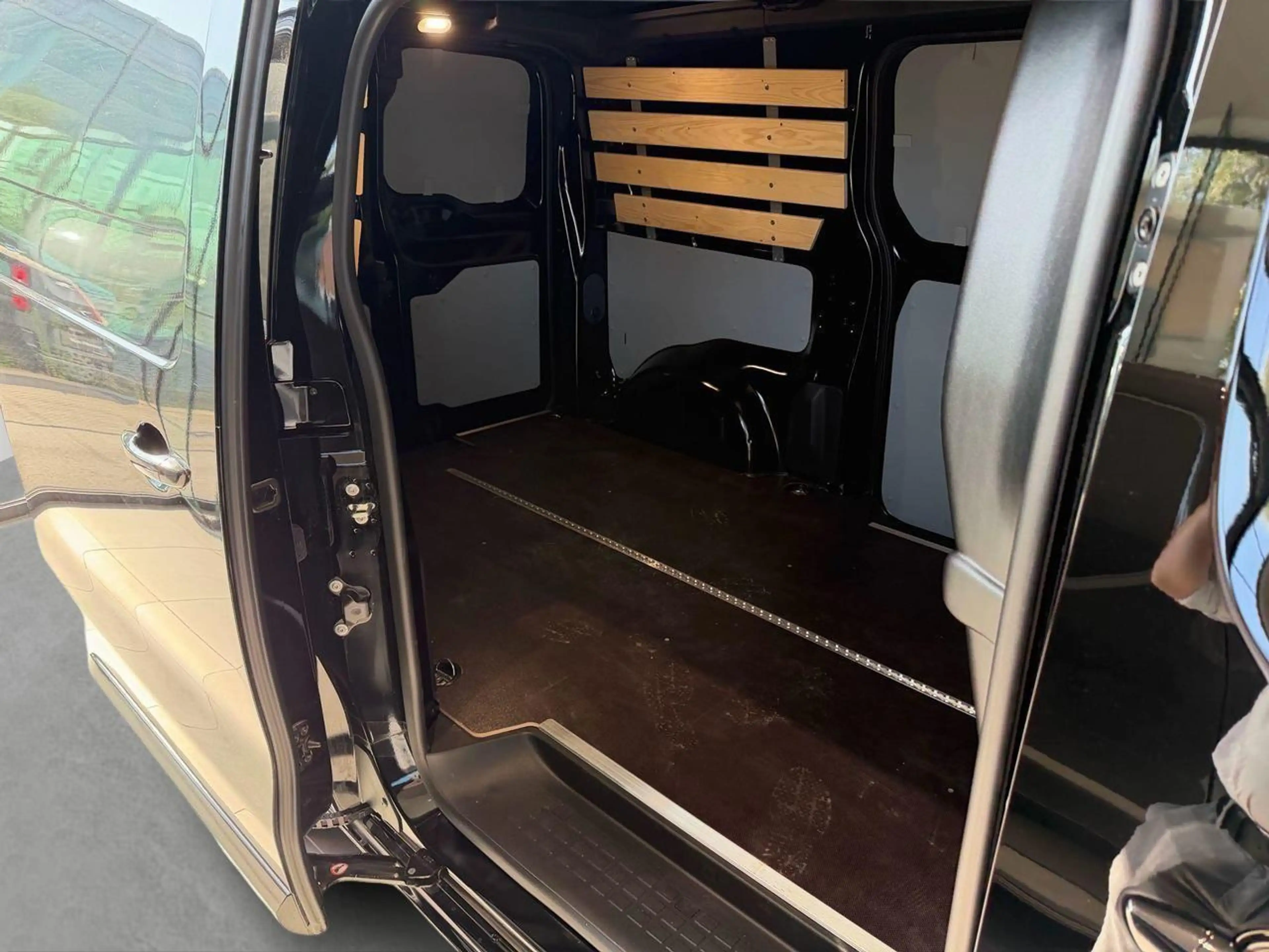 Peugeot Expert Standard L2 2.2 BlueHDi 180 EAT8 — photo 10
