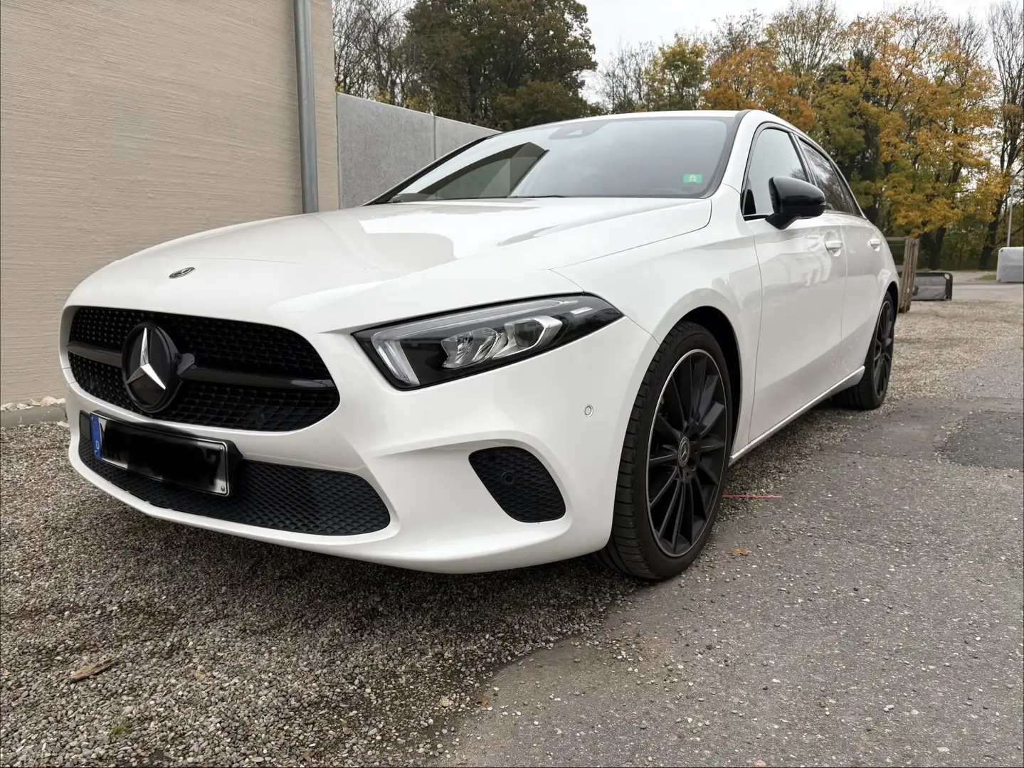 Mercedes-Benz A 180 Totwinkel/MBUX/Spurhalteassistent/Ambiente Weiß - 1