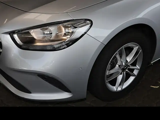 Mercedes-Benz B-Class view 3
