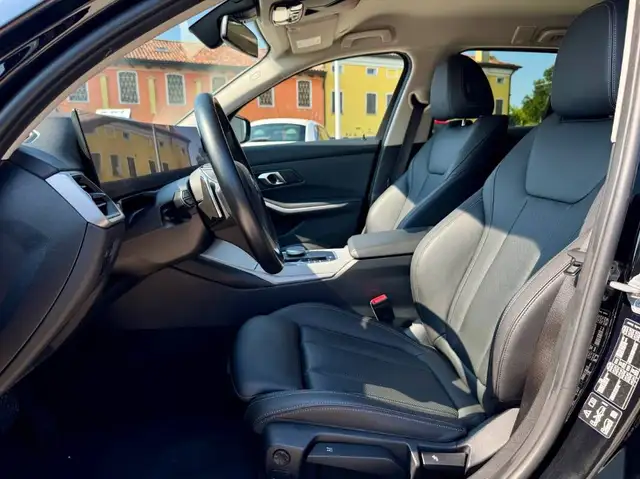 BMW 3 Series view 4