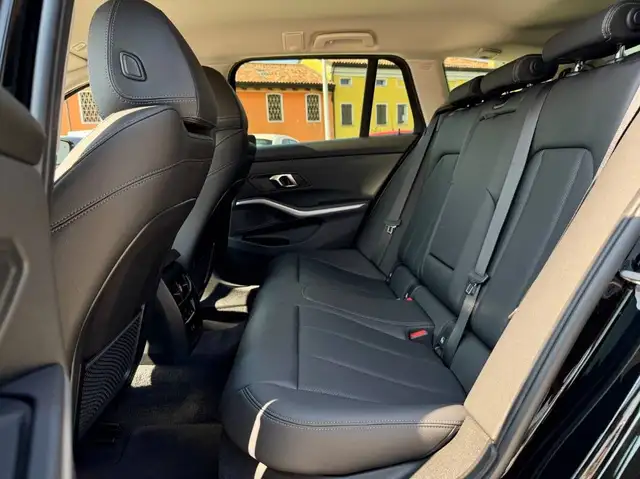 BMW 3 Series view 15