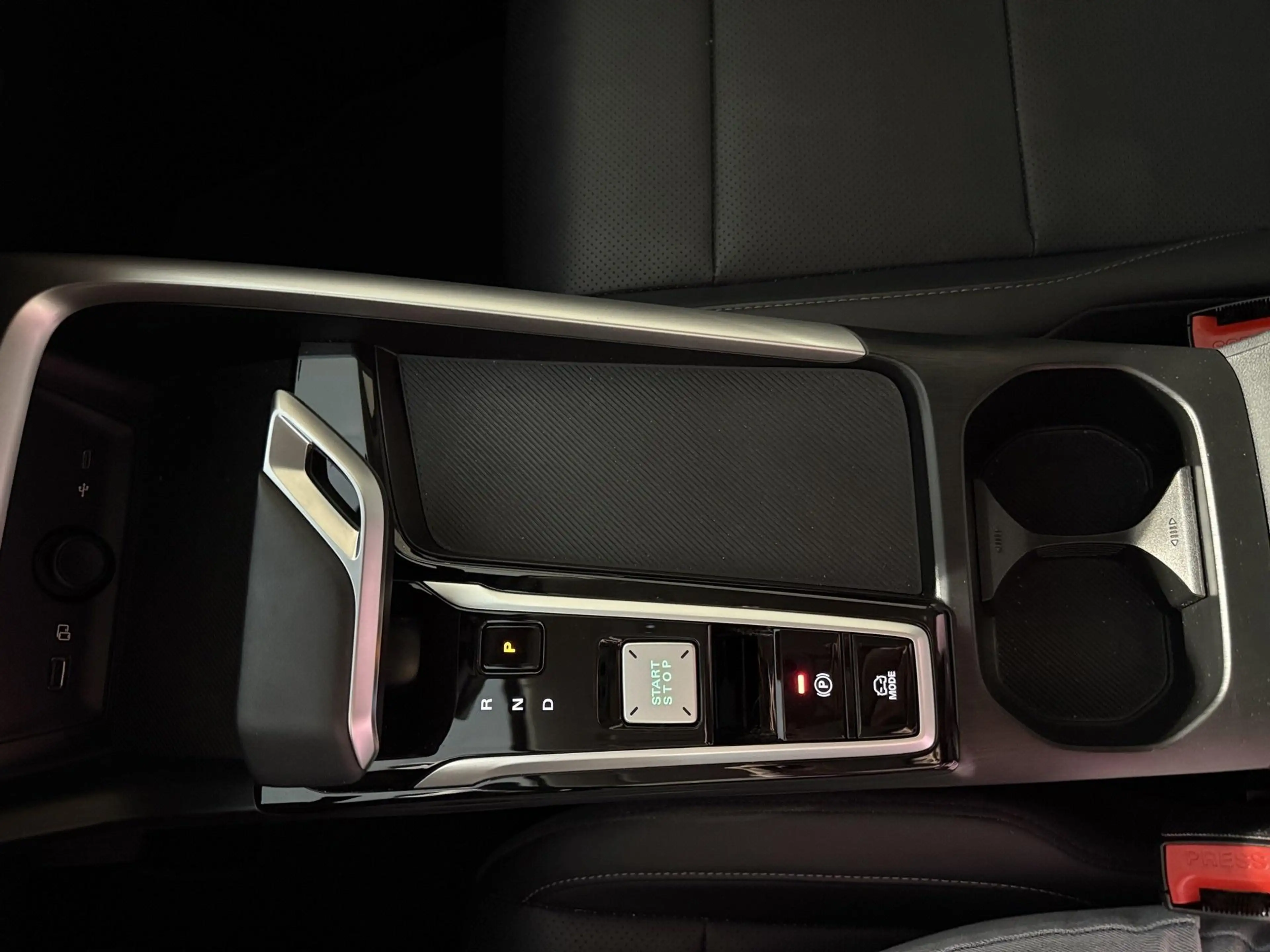 MG ZS 1.5 Hybrid+ Luxury — photo 10