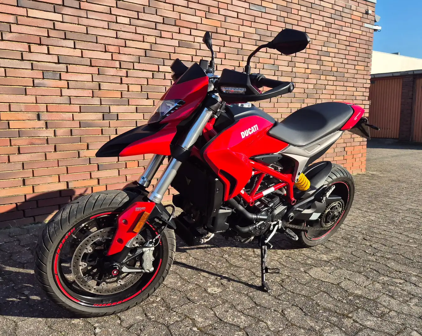 Ducati Hypermotard 939 Rot - 2