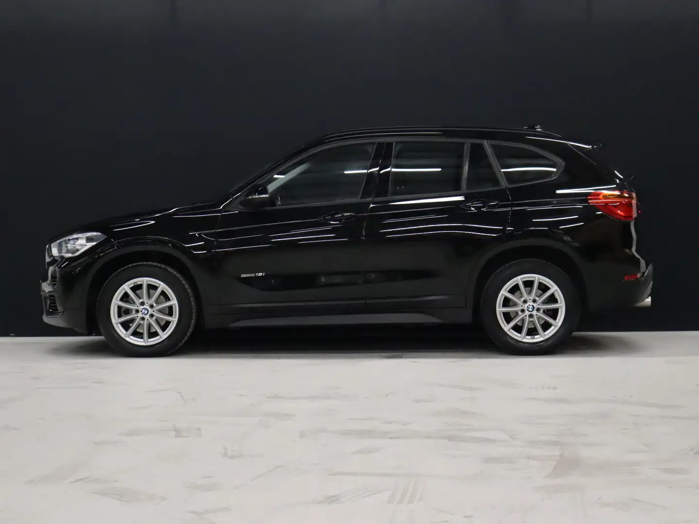 BMW X1 sDrive18i Executive [MEMORY SEATS, PDC ACHTER, LED Nero - 2