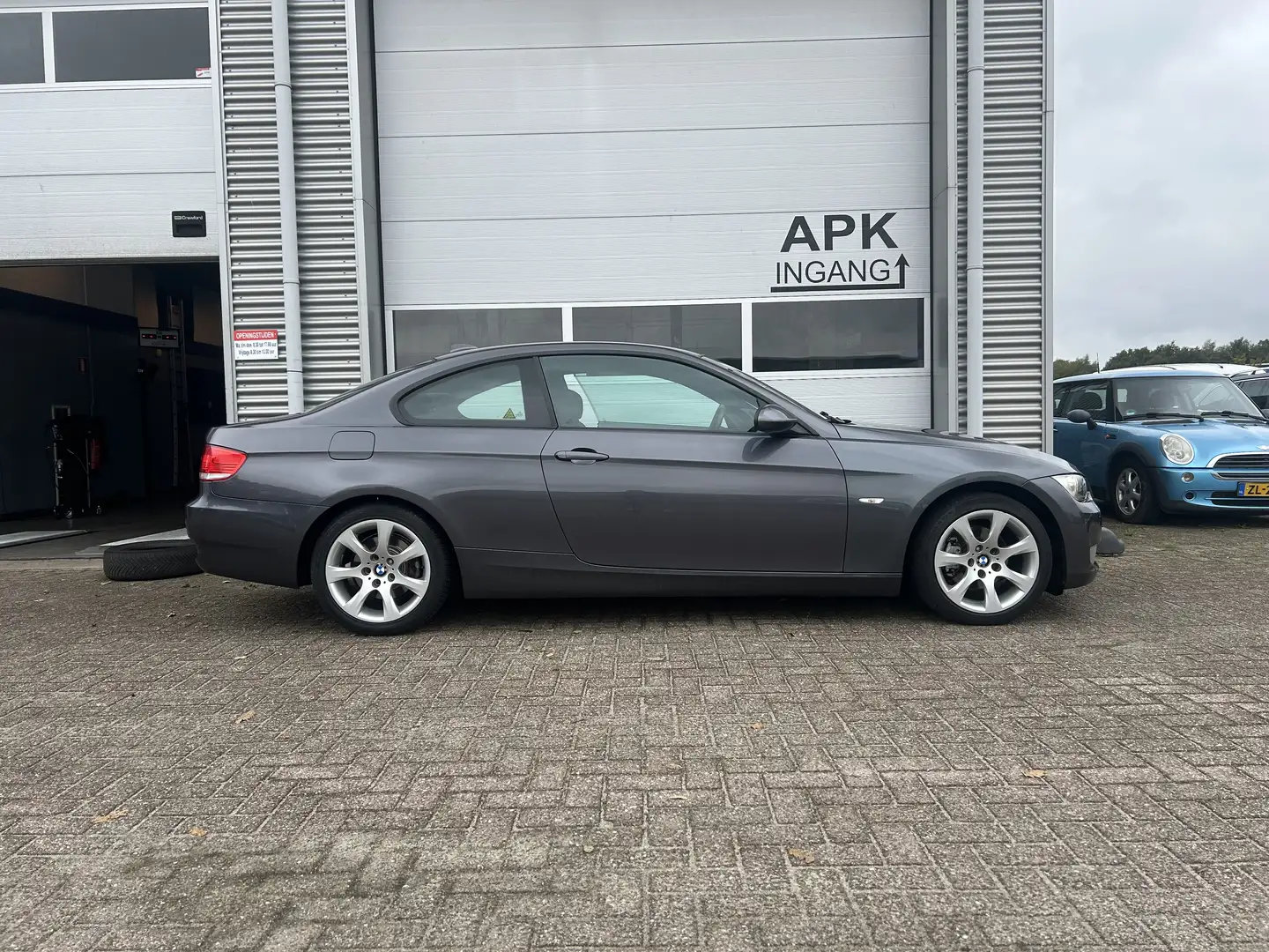 BMW 330 320i Introduction Grijs - 2