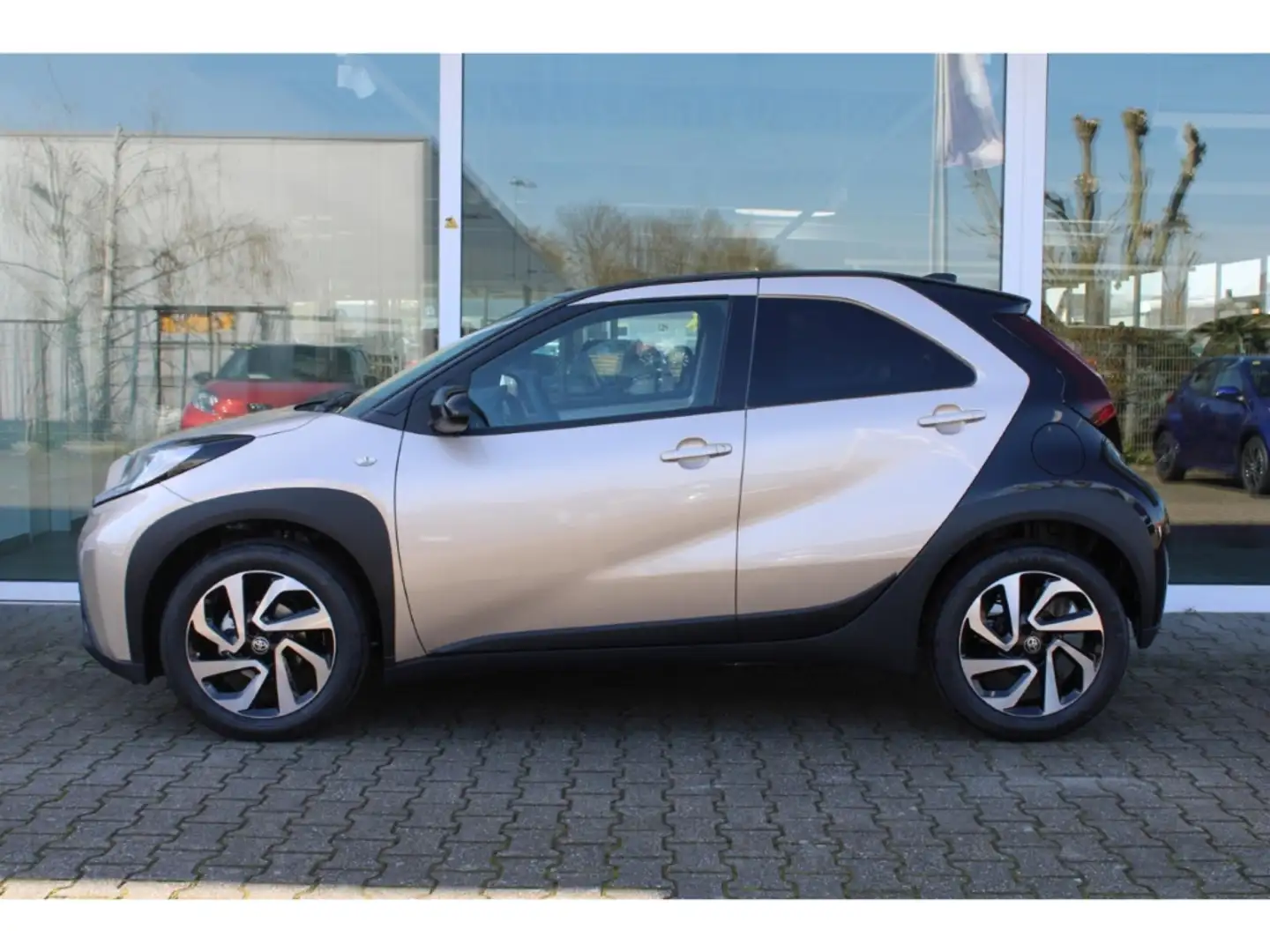 Toyota Aygo X TEAM DEUTSCHLAND+CARPLAY+SHZ+KAMERA Beige - 2